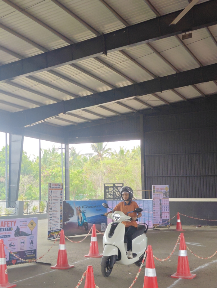 Driver Safter women empowerment by Bajaj 3